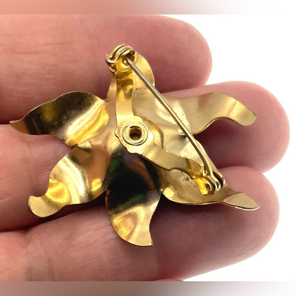 Vintage Gold Tone Floral Brooch Pin with Faux Pearl - Picture 3 of 8